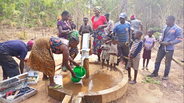 A community gets water from a newly-fixed borehole|A community gets water from a newly-fixed borehole