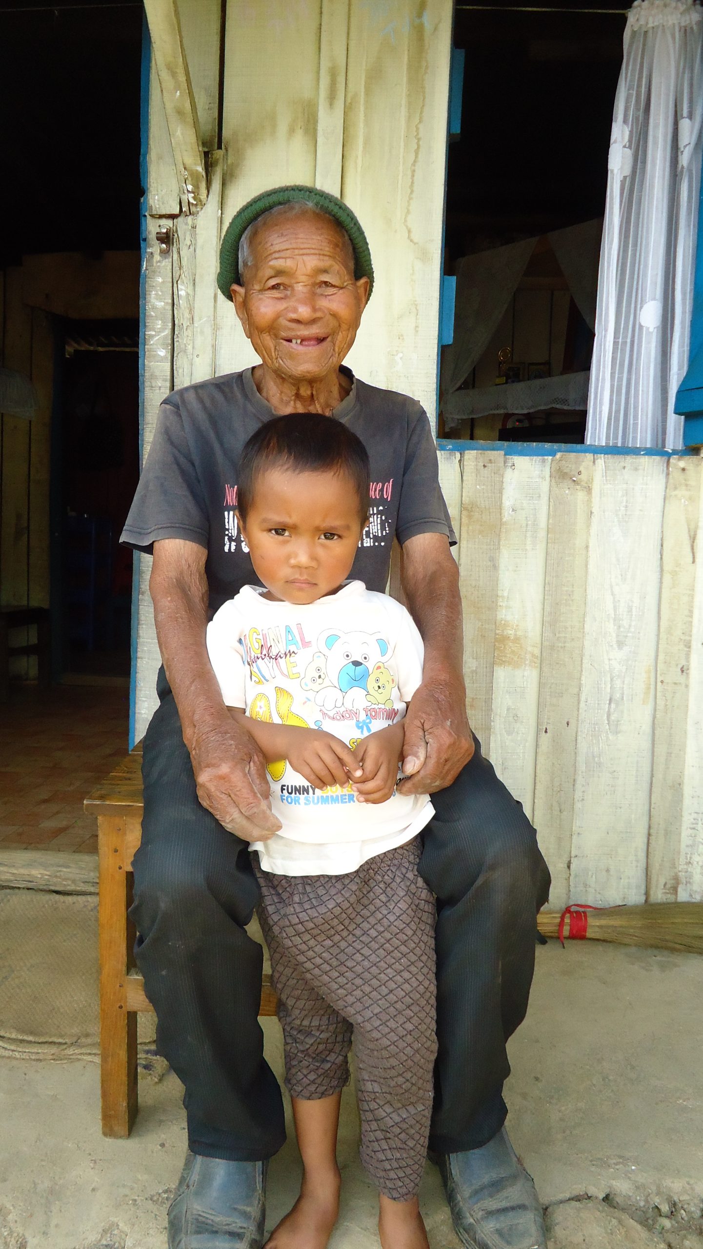 Indian grandfather receives sight-restoring surgery through Operation Eyesight community outreach program and hospital partnership|Indian grandpa receives sight-restoring cataract surgery through Operation eyesight community eye health program|Photo of family with community healthcare workers.|Indian grandfather is diagnosed with bilateral cataract and referred for treatment free of charge